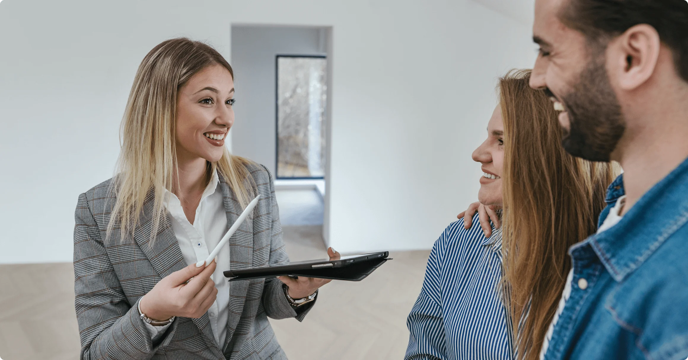 An agent having a conversation with two customers